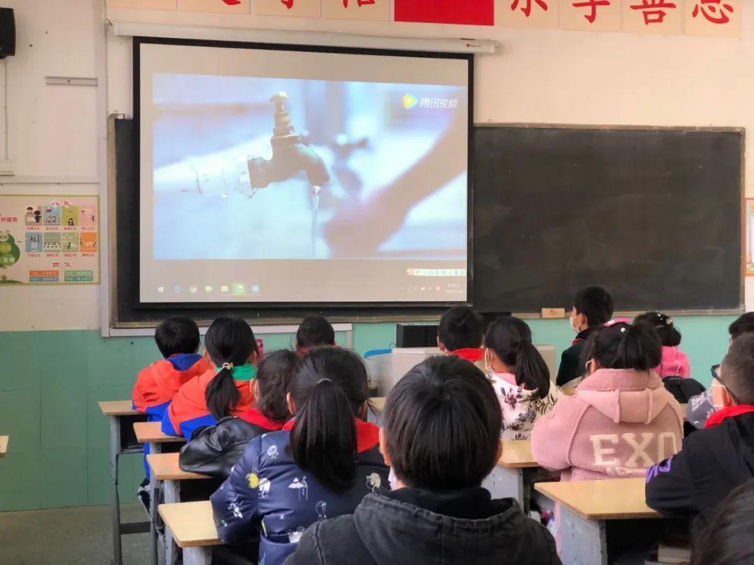 演艺界的璀璨之星，才华横溢的全能艺人，台湾乐坛汪东城