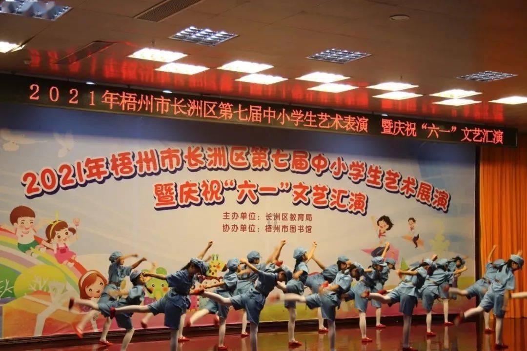 阿曼达·塞弗里德：声色俱佳，优雅激情交融，人间水蜜桃般迷人。